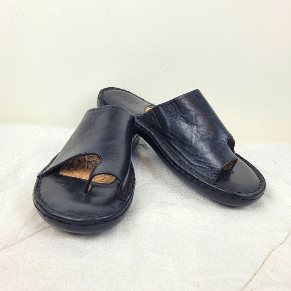 Clarks Black Leather Slide sandals with toe strap and wide band 8